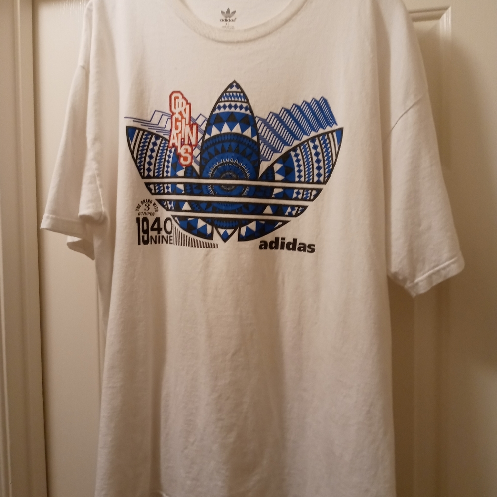 Adidas XL White Short Sleeve Graphic Tee